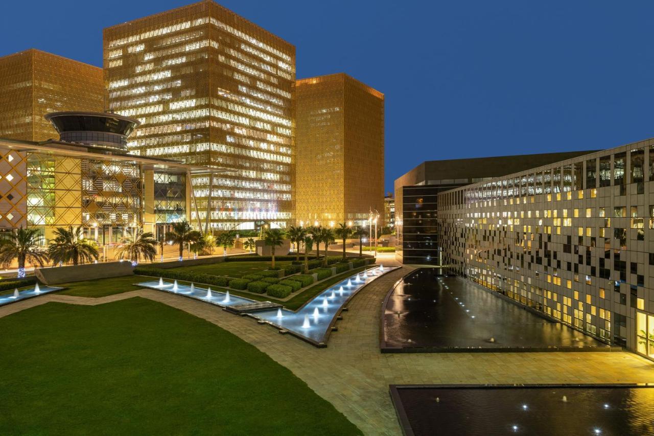 كراون بلازا آر دي سي الرياض - فندق و مركز مؤتمرات المظهر الخارجي الصورة The University of Pretoria's Faculty of Law