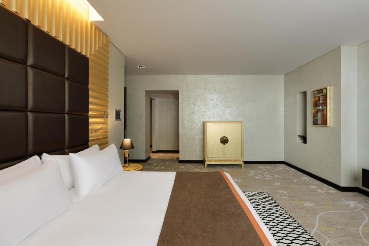 كراون بلازا آر دي سي الرياض - فندق و مركز مؤتمرات المظهر الخارجي الصورة A bedroom at the hotel